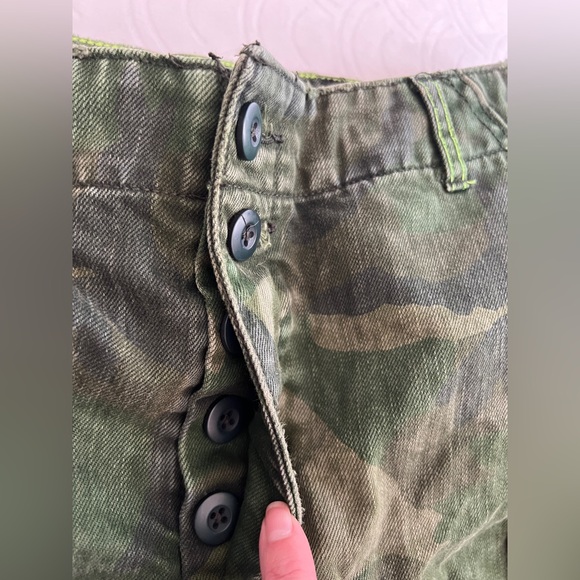 Free People Size 10 Camo Cutoff Fringe High Rise Cheeky Booty Streetwear Shorts - Picture 7 of 13